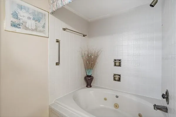 $5,000 | 5611 Gulf Of Mexico Drive, Unit 3, Longboat Key, FL 34228
