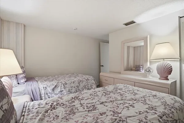 $5,000 | 5611 Gulf Of Mexico Drive, Unit 3, Longboat Key, FL 34228