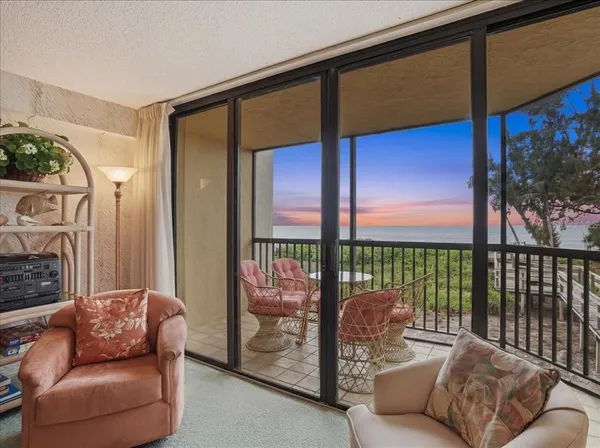 $5,000 | 5611 Gulf Of Mexico Drive, Unit 3, Longboat Key, FL 34228