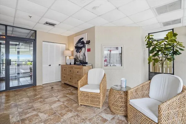 $5,000 | 5611 Gulf Of Mexico Drive, Unit 3, Longboat Key, FL 34228