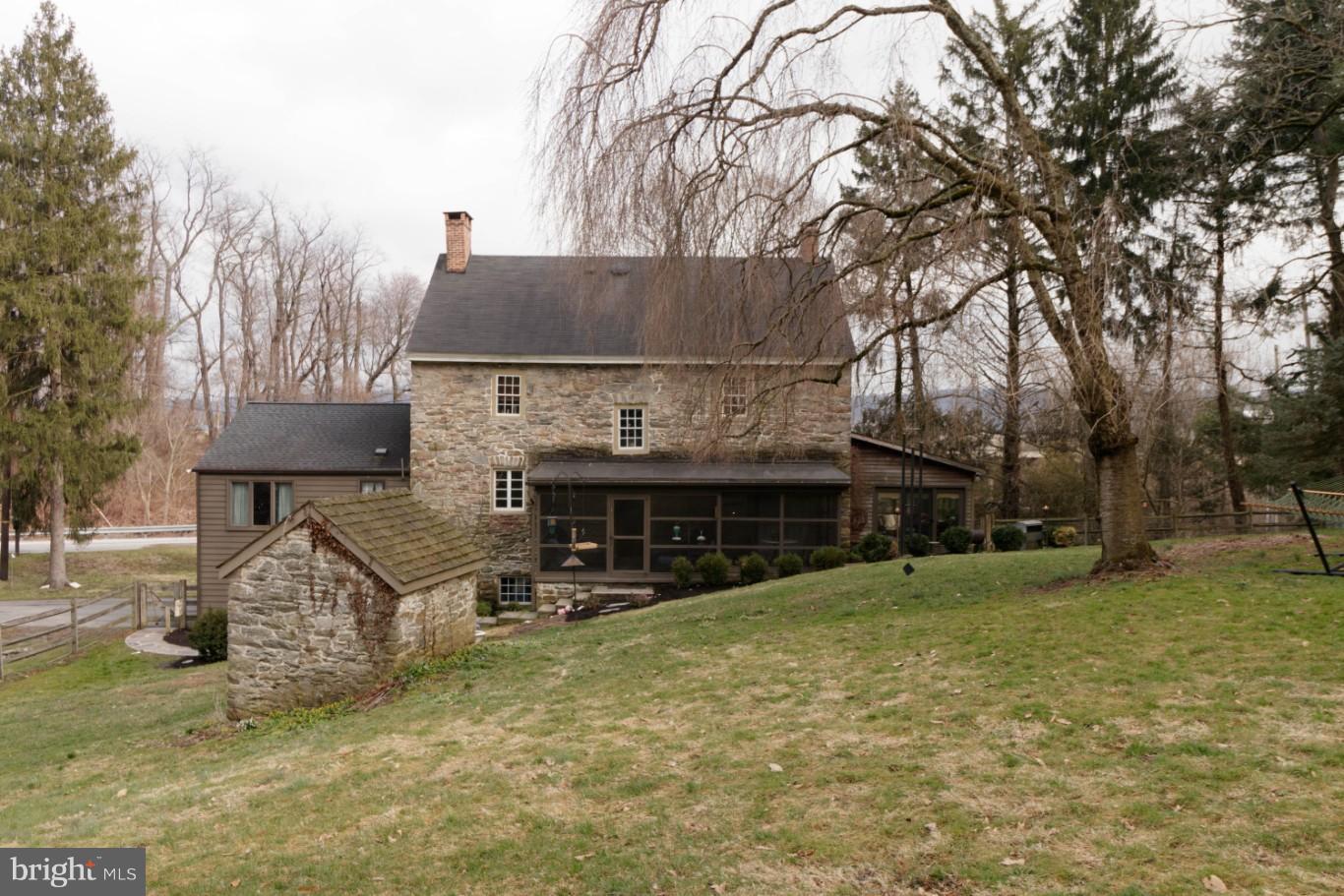 165 Accomac Road York, PA 17406 - Photo 28 of 30 Exterior (Rear)