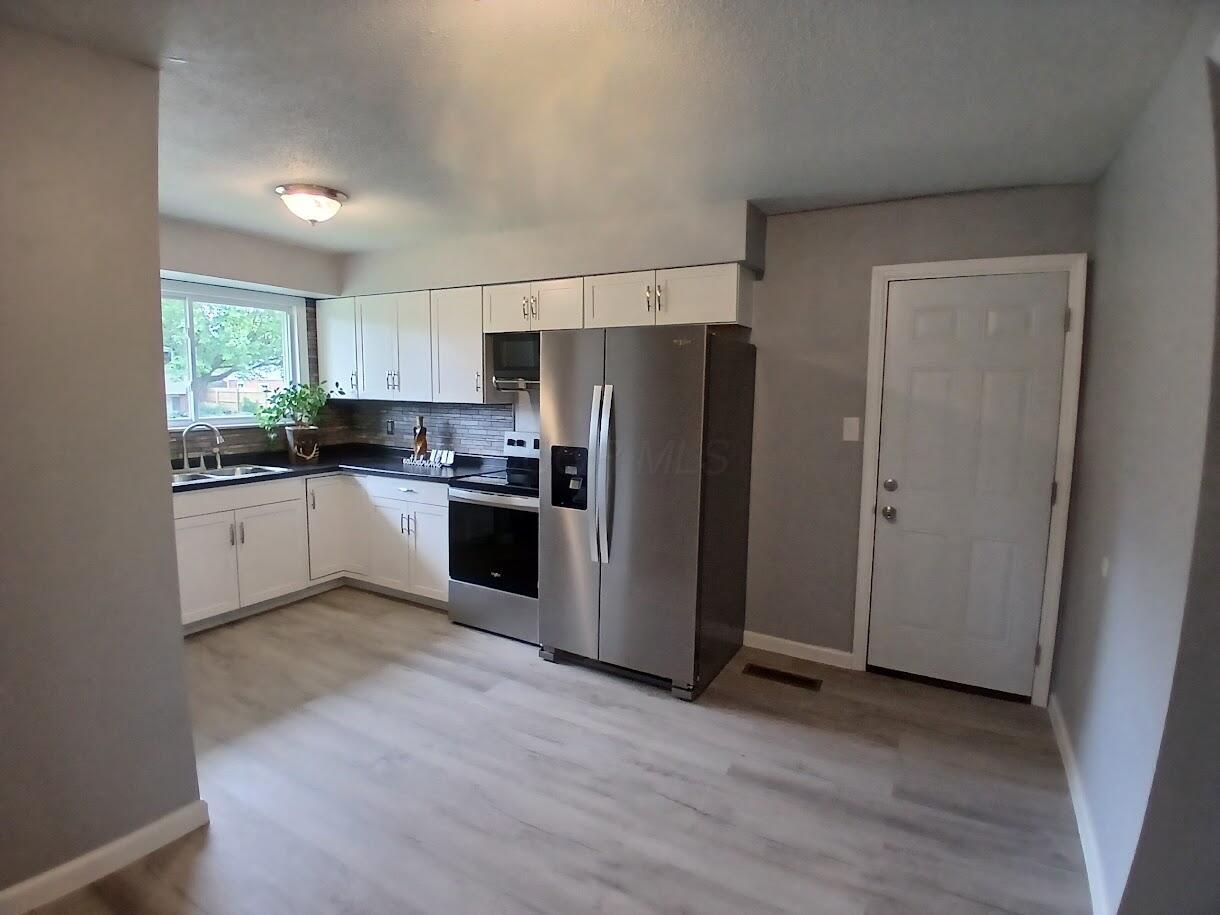 2489 Lipton Road Columbus, OH 43232 - Photo 6 of 26 kitchen