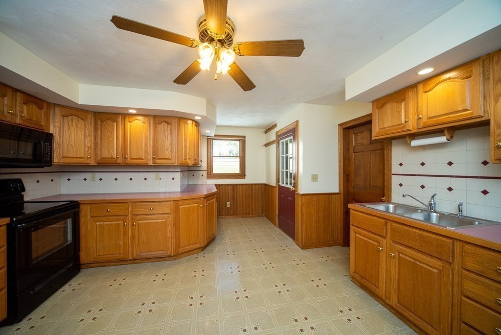429 Wilson Street Clinton, MA 01510 - Photo 17 of 39 Gallery Image 17