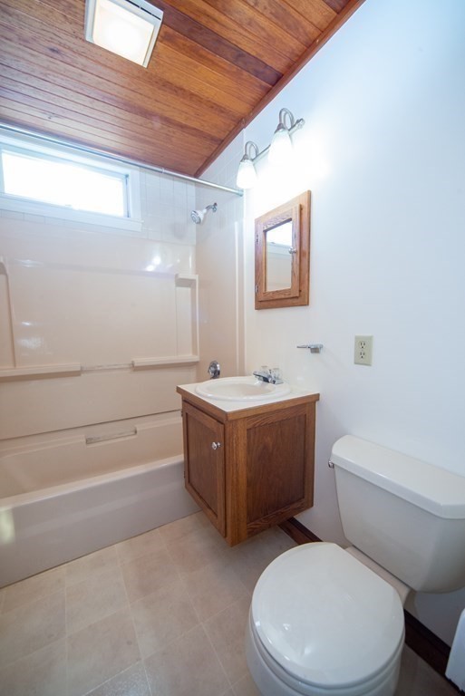 429 Wilson Street Clinton, MA 01510 - Photo 34 of 39 Gallery Image 34