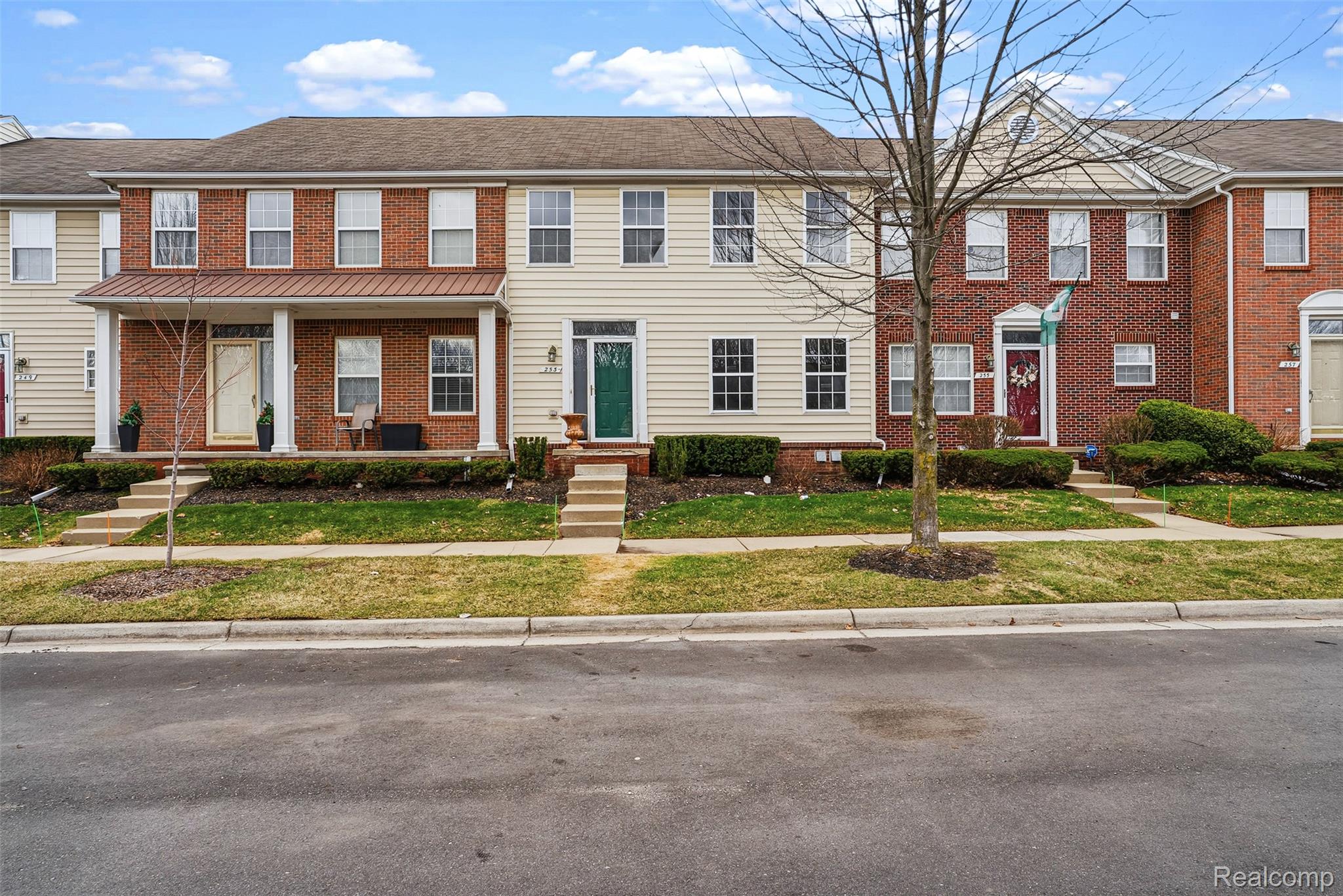 253 Stonegate West Pontiac, MI 48341 - Photo 2 of 40