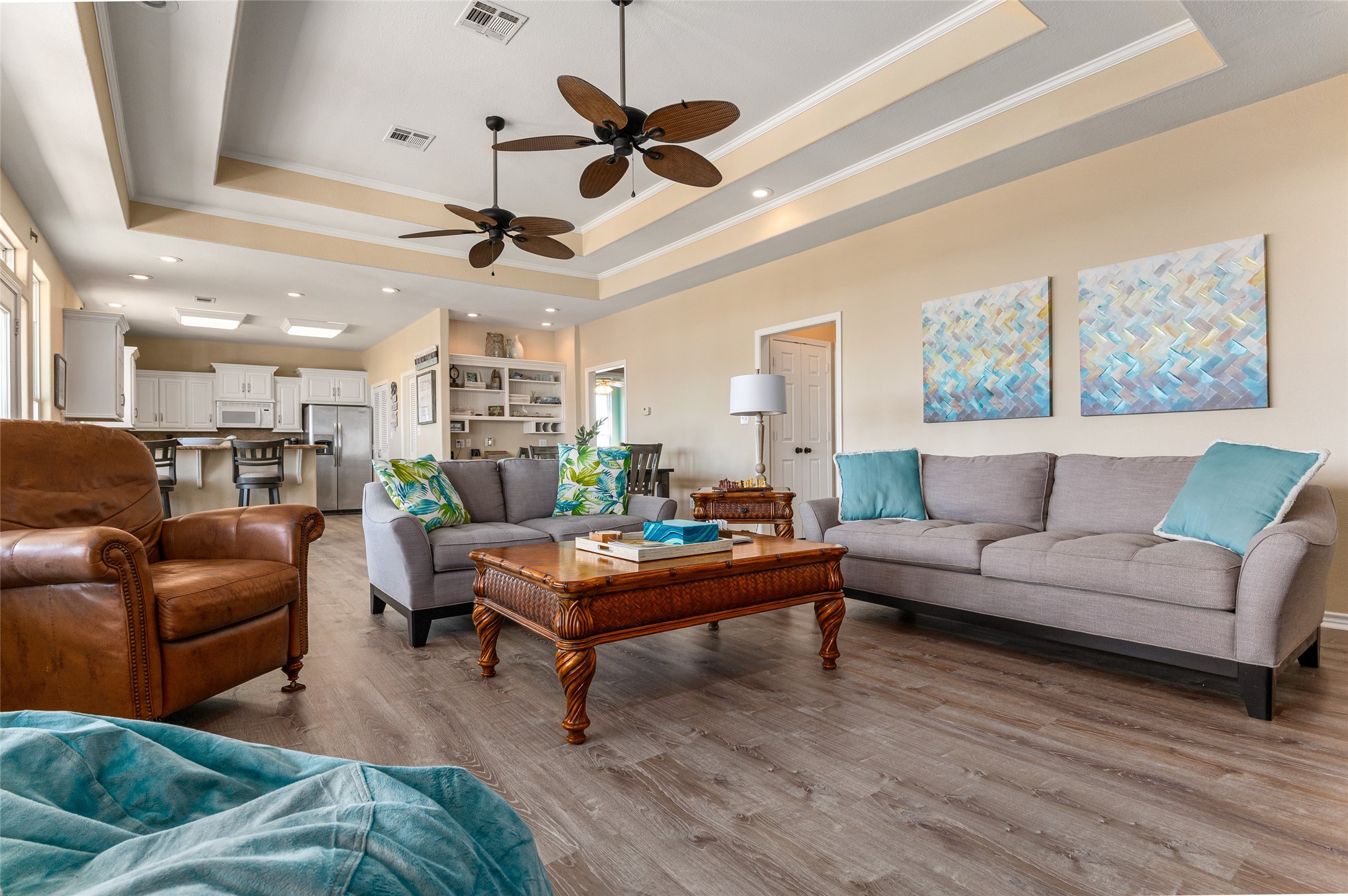 200 Mobile Crystal Beach, TX 77650 - Photo 26 of 49 a living room with furniture and a ceiling fan