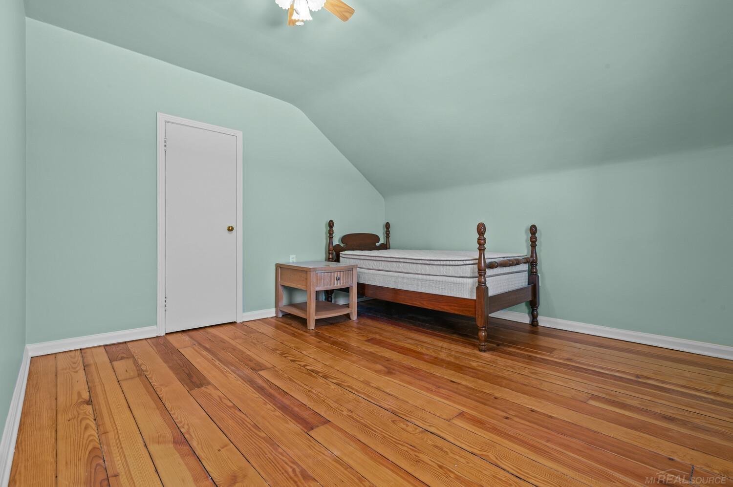 39 Riverside Drive Mount Clemens, MI 48043 - Photo 14 of 39 50135794-62a3ba60-4126-4220-8674-753dc1565cbc.JPG