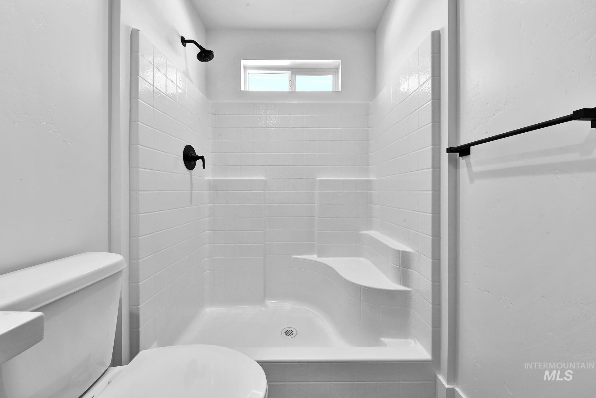 1162 Velvet Loop Wilder, ID 83676 - Photo 19 of 31 Full bath with a stall shower and toilet