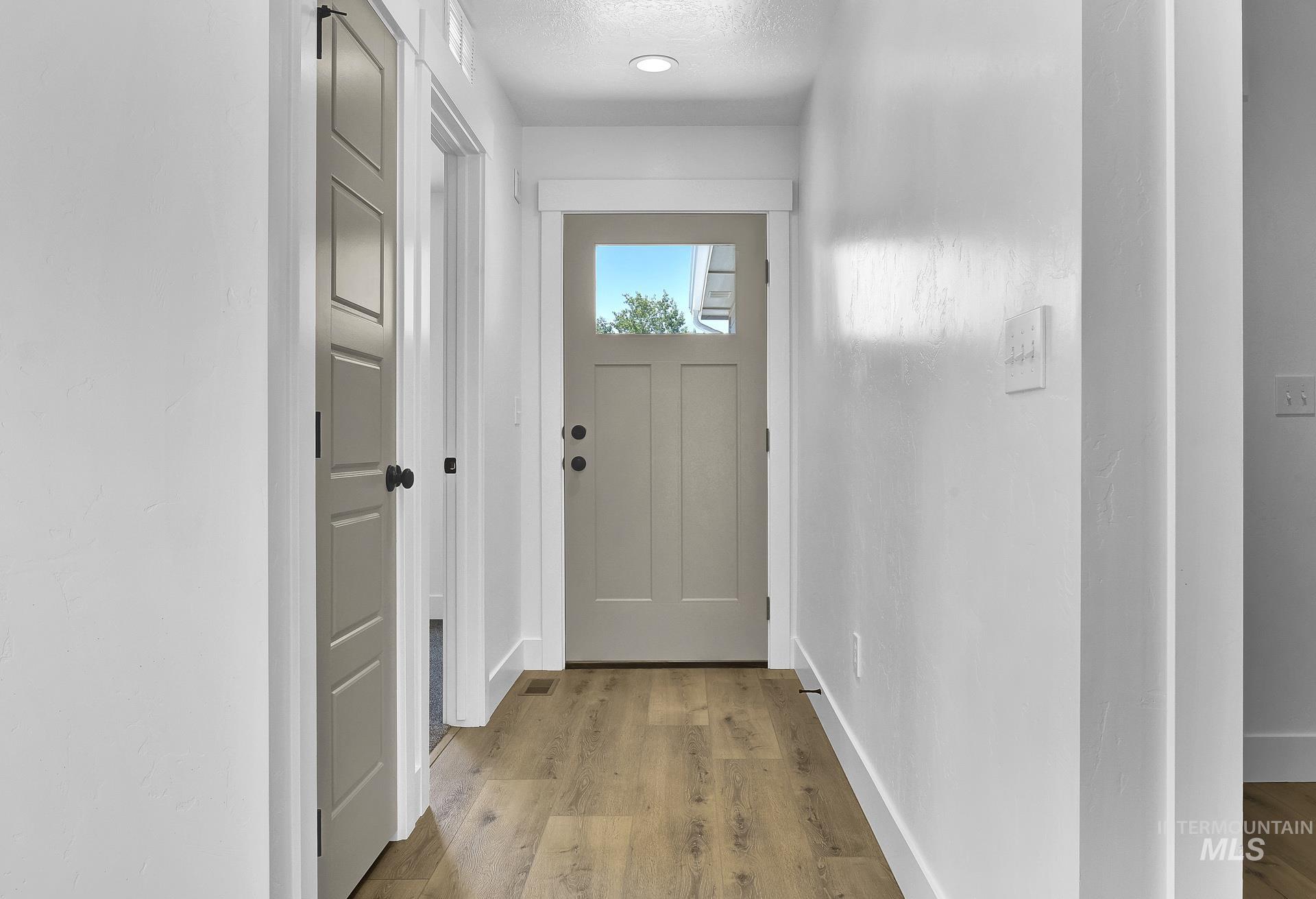 1162 Velvet Loop Wilder, ID 83676 - Photo 4 of 31 Entryway featuring wood finished floors and a textured ceiling