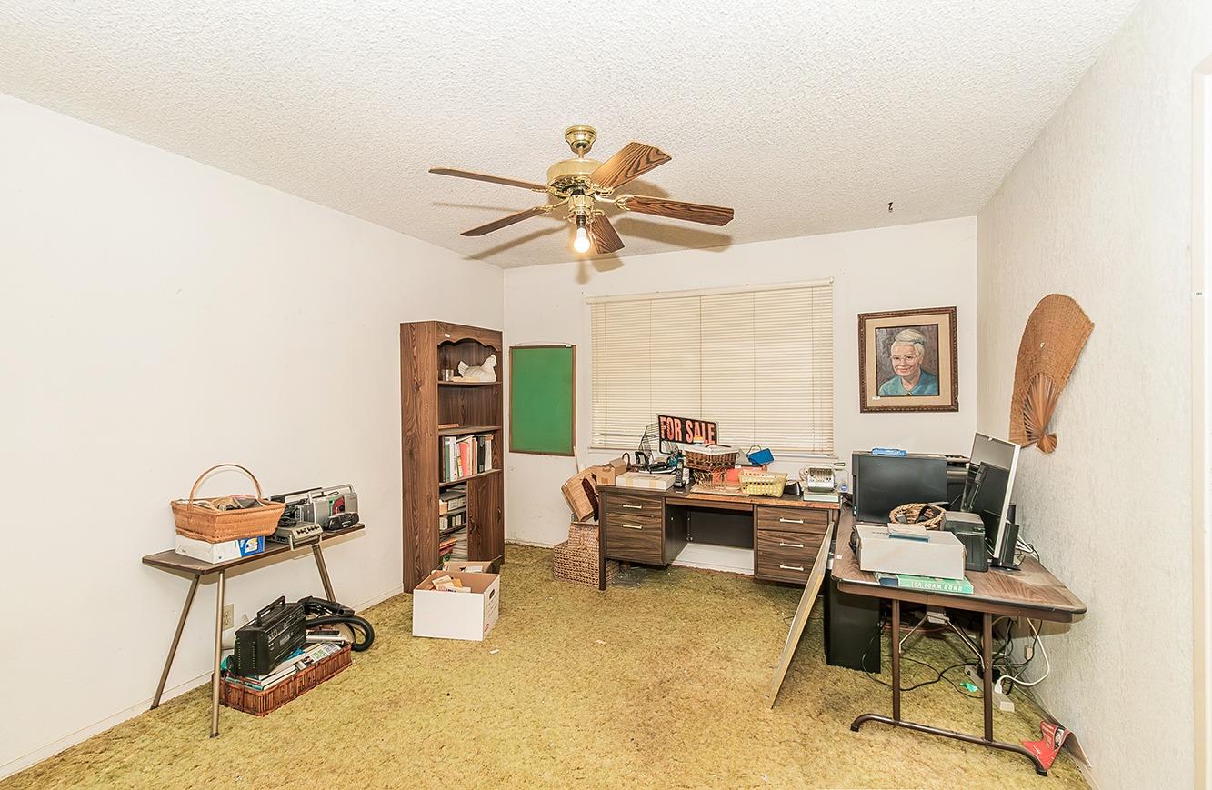 2501 Ashcroft Avenue Clovis, CA 93611 - Photo 12 of 24 a workspace with furniture and a window
