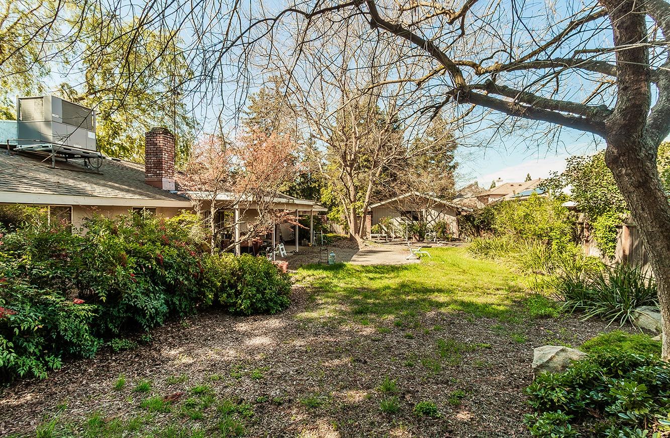 2501 Ashcroft Avenue Clovis, CA 93611 - Photo 19 of 24 a view of yard