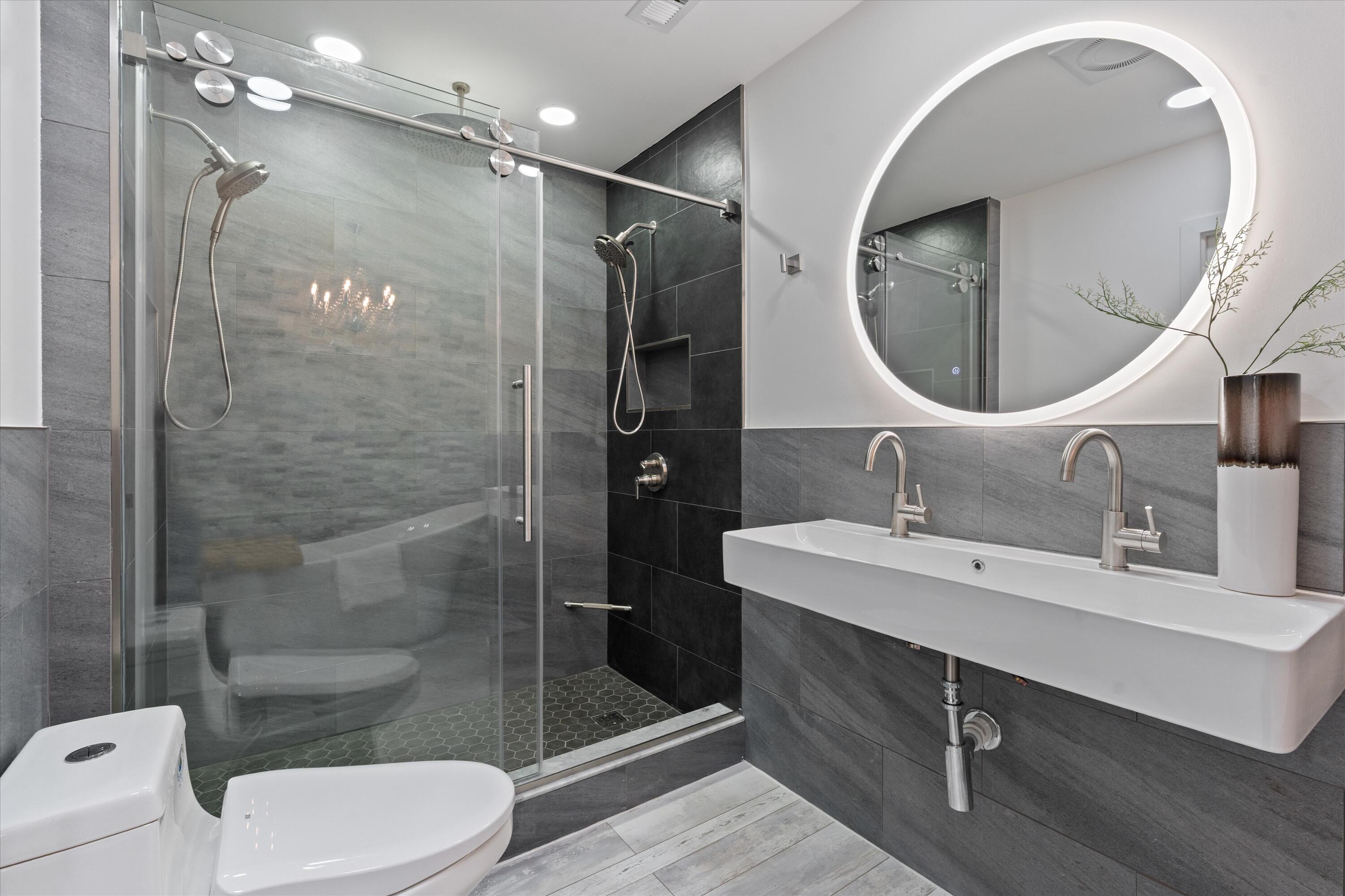 9207 Pecky Cypress Lane, Unit 9B Boca Raton, FL 33428 - Photo 22 of 29 Primary Bath