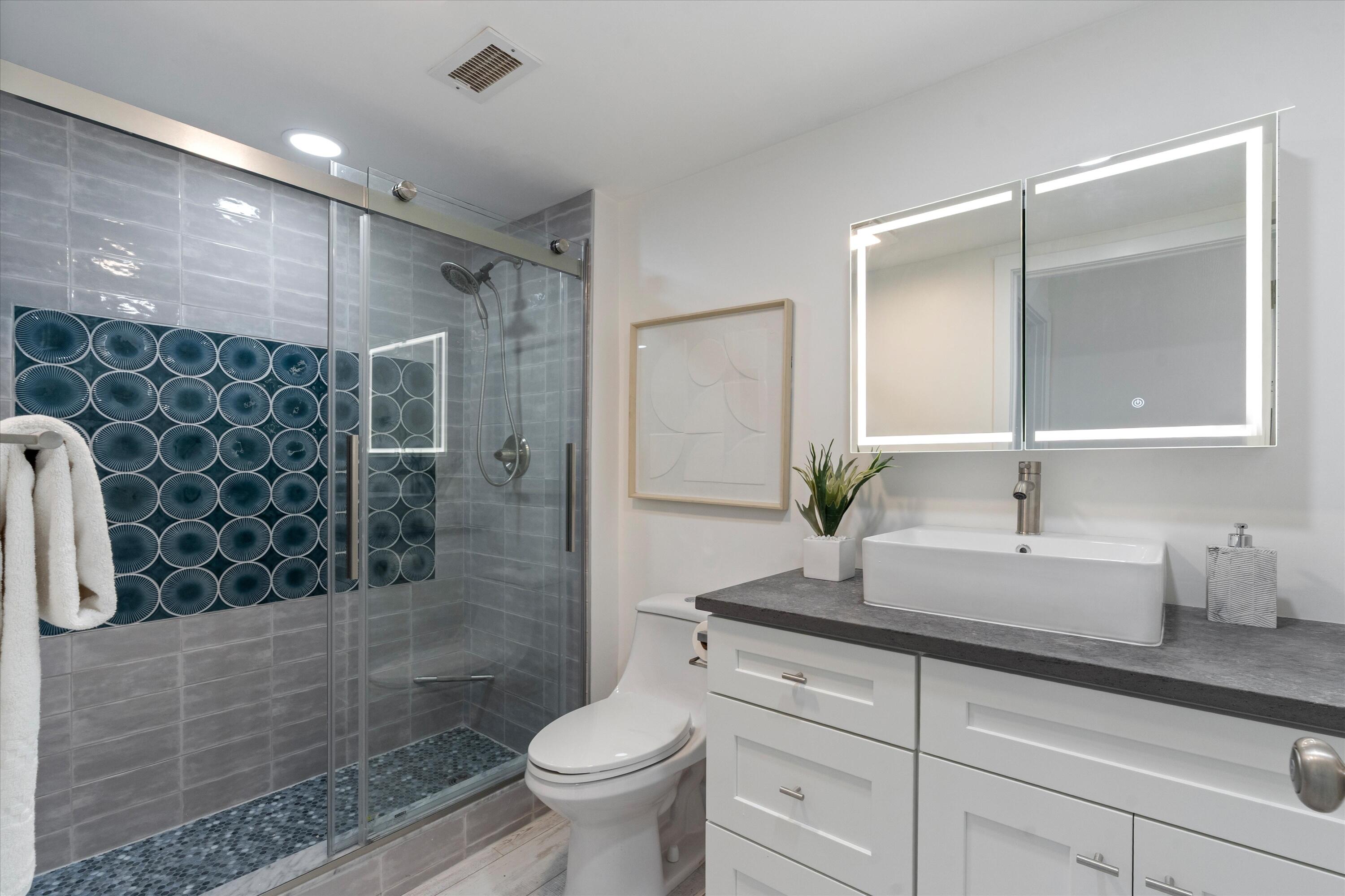 9207 Pecky Cypress Lane, Unit 9B Boca Raton, FL 33428 - Photo 25 of 29 Guest Bath