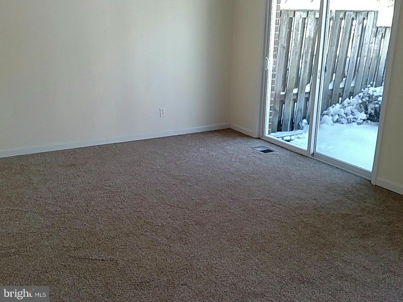 533 Summit Hall Road Gaithersburg, MD 20877 - Photo 6 of 14 Living Room