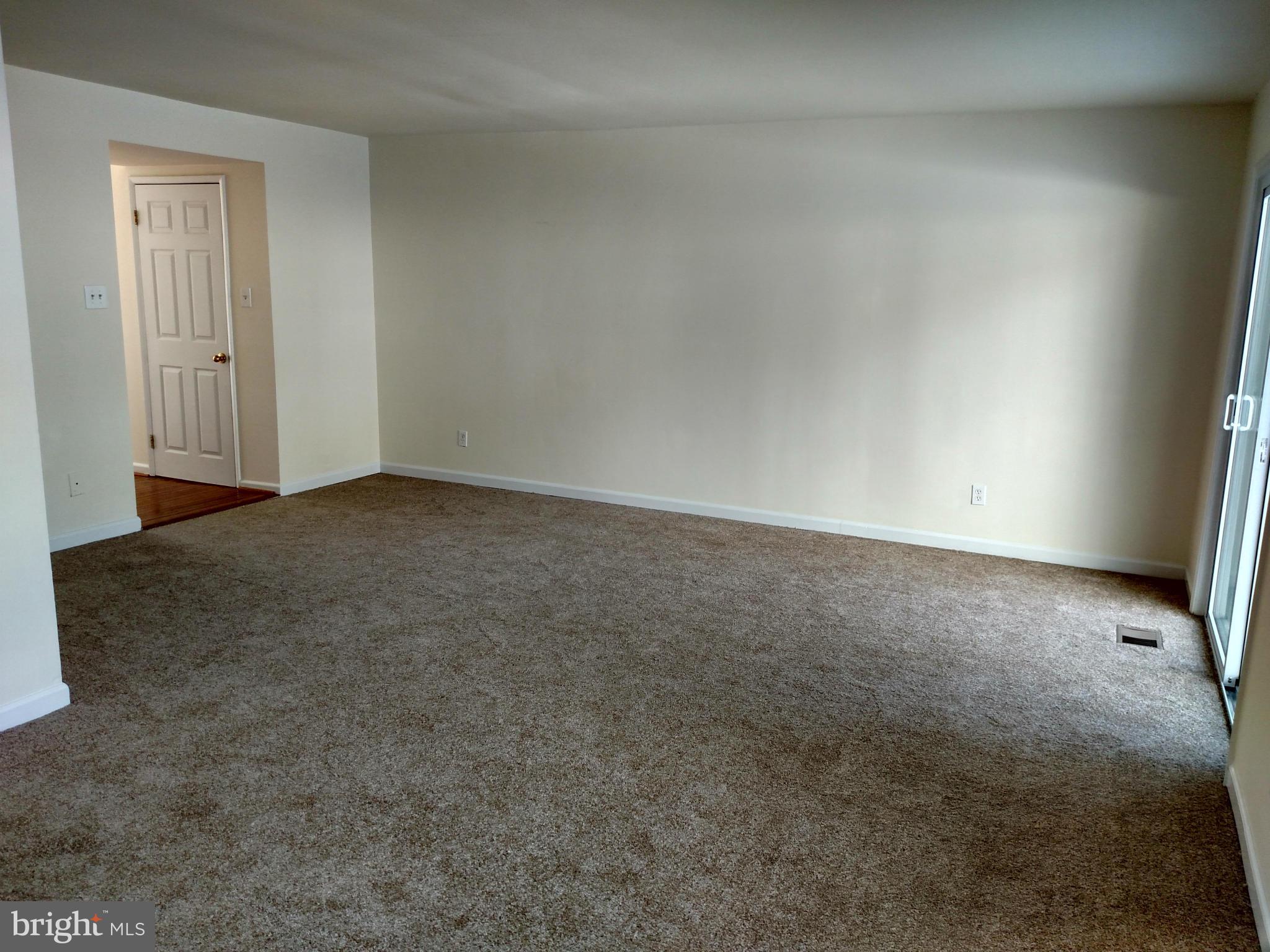 533 Summit Hall Road Gaithersburg, MD 20877 - Photo 7 of 14 Living Room