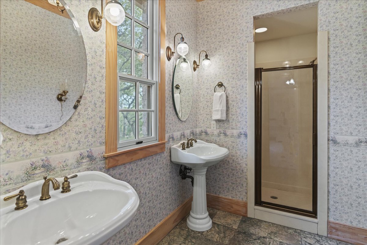 167 Wimberley Ranch Drive Wimberley, TX 78676 - Photo 20 of 40 a bathroom with a sink and a mirror