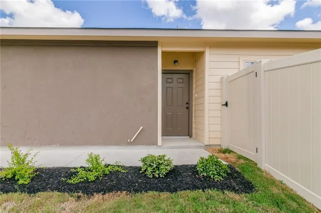 $1,650 | 153 Samuel Drive, Unit B, Buda, TX 78610