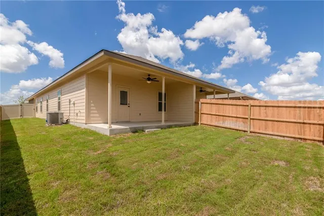 $1,650 | 153 Samuel Drive, Unit B, Buda, TX 78610