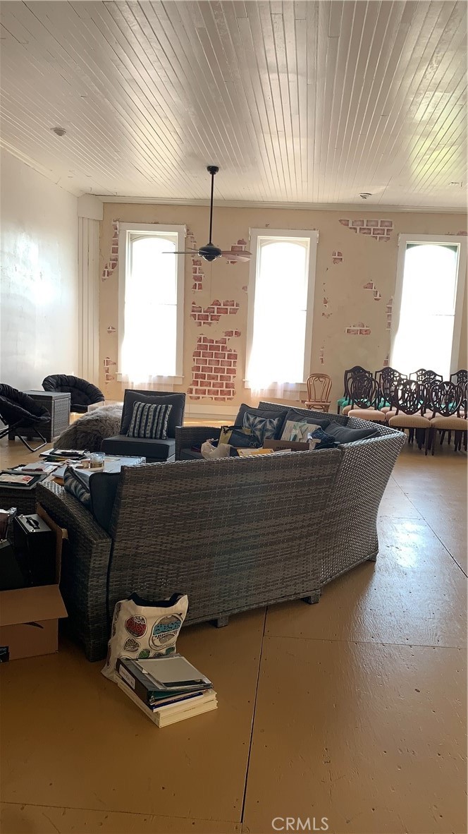 635 Main Street Red Bluff, CA 96080 - Photo 14 of 72 Living Room