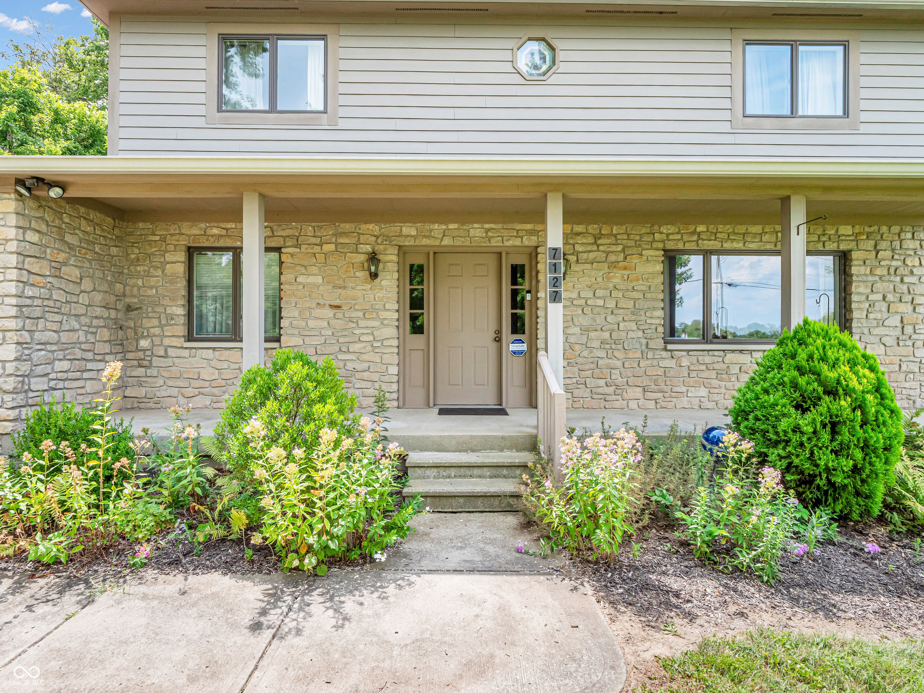 7127 West Mills Road Indianapolis, IN 46221 - Photo 3 of 47 Gallery Image 3