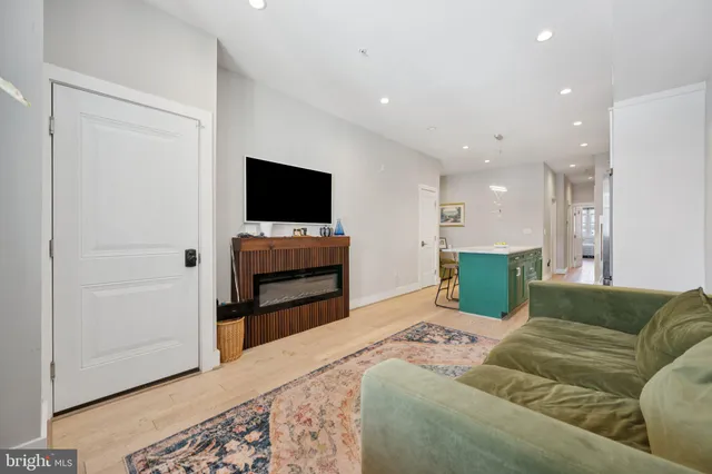 $2,900 | 1636 Trinidad Avenue Northeast, Unit 2, Washington, DC 20002