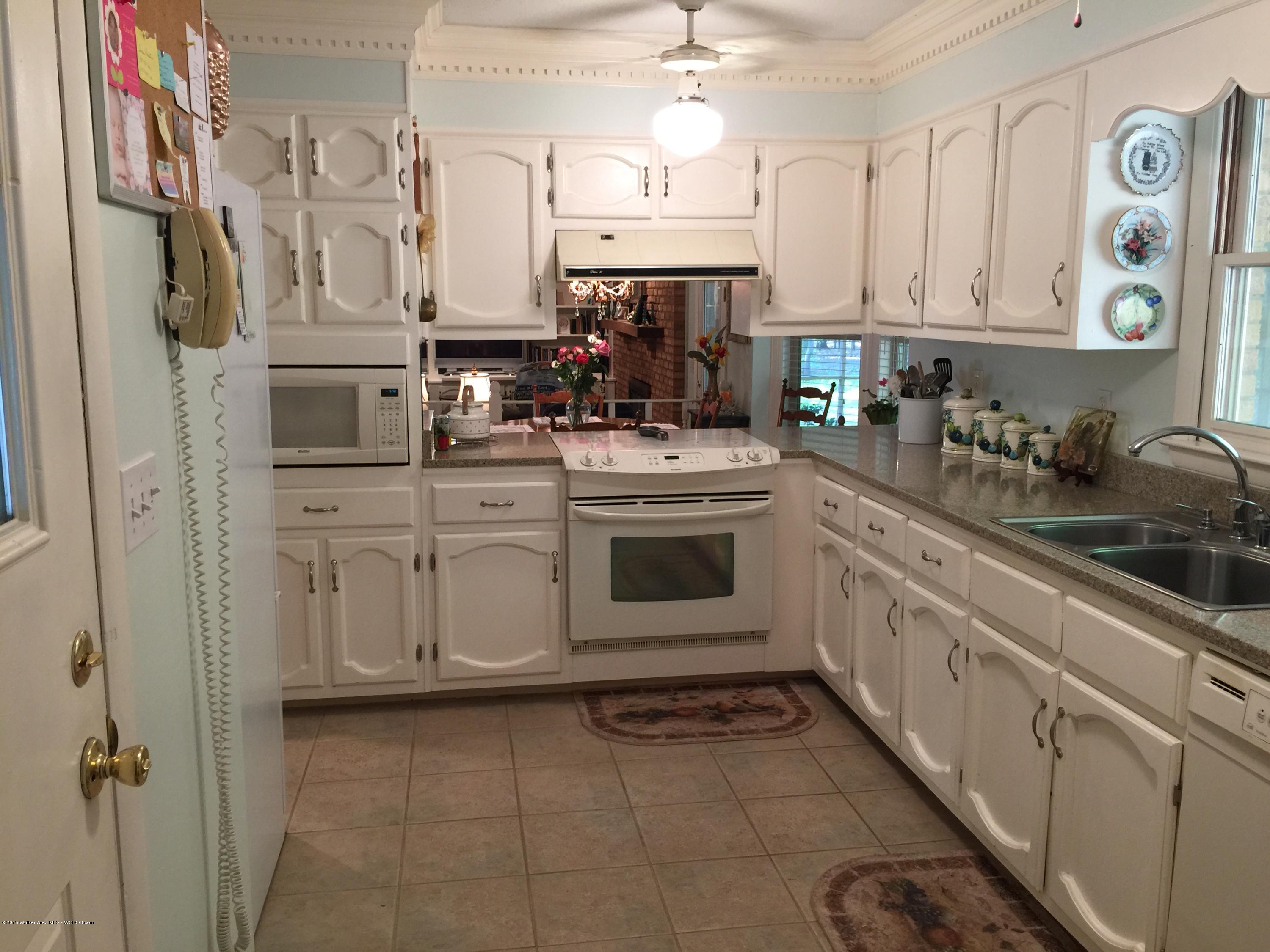 903 Shades Cliff Road Jasper, AL 35504 - Photo 9 of 36 Gallery Image 9