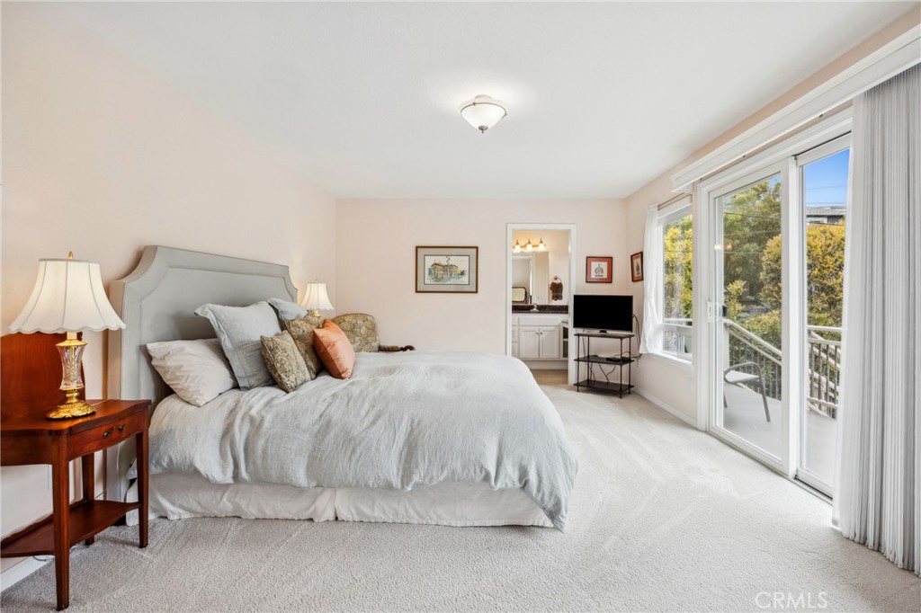 280 Kern Avenue Morro Bay, CA 93442 - Photo 26 of 54 a spacious bedroom with a bed and a couch