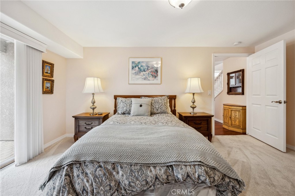 280 Kern Avenue Morro Bay, CA 93442 - Photo 35 of 54 a bedroom with a bed and a lamp