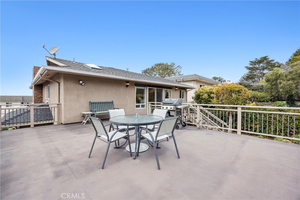 280 Kern Avenue Morro Bay, CA 93442 - Photo 47 of 54 a view of a patio with a table and chairs