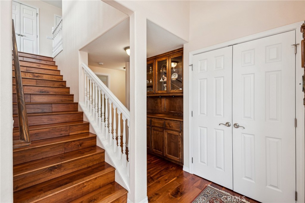 280 Kern Avenue Morro Bay, CA 93442 - Photo 5 of 54 a view of a hallway with wooden floor and entryway