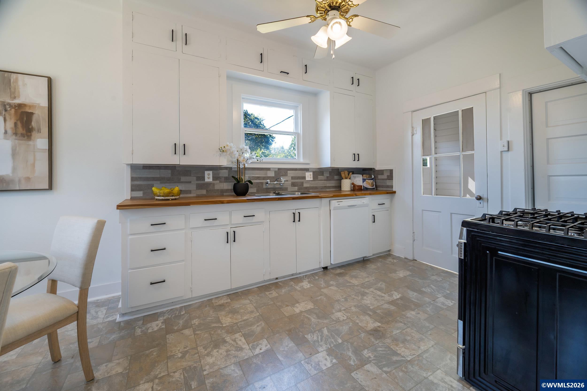 170 23rd Street Northeast Salem, OR 97301 - Photo 12 of 35
