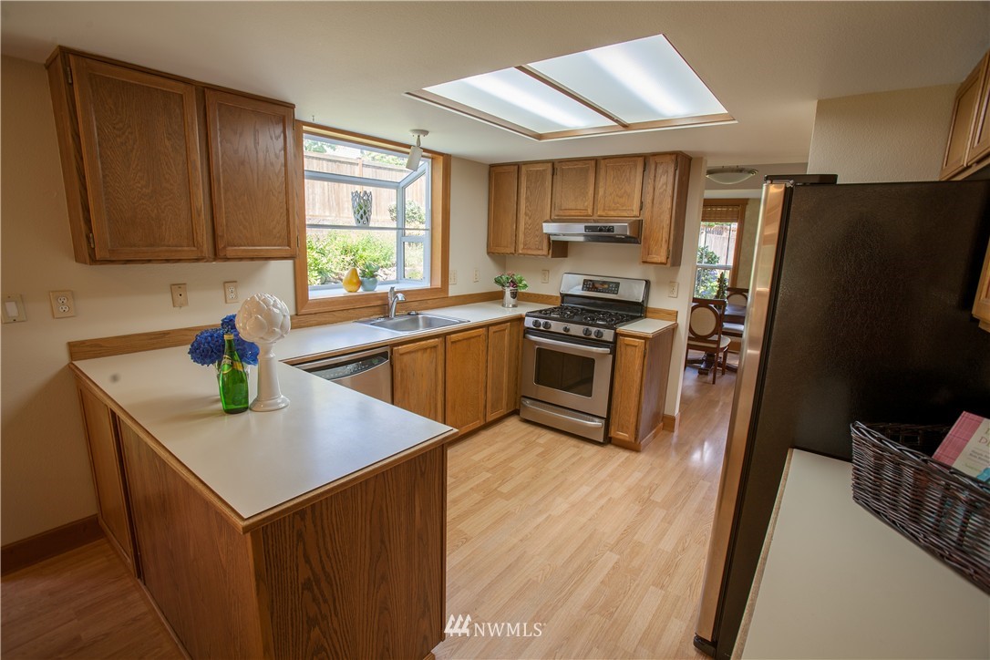219 237th Place Southwest Bothell, WA 98021 - Photo 7 of 20