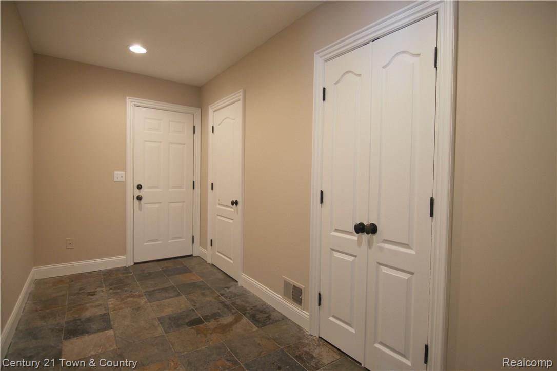241 Strathmore Road Bloomfield Hills, MI 48304 - Photo 14 of 39 Strathmore Rd Mud Room.jpg