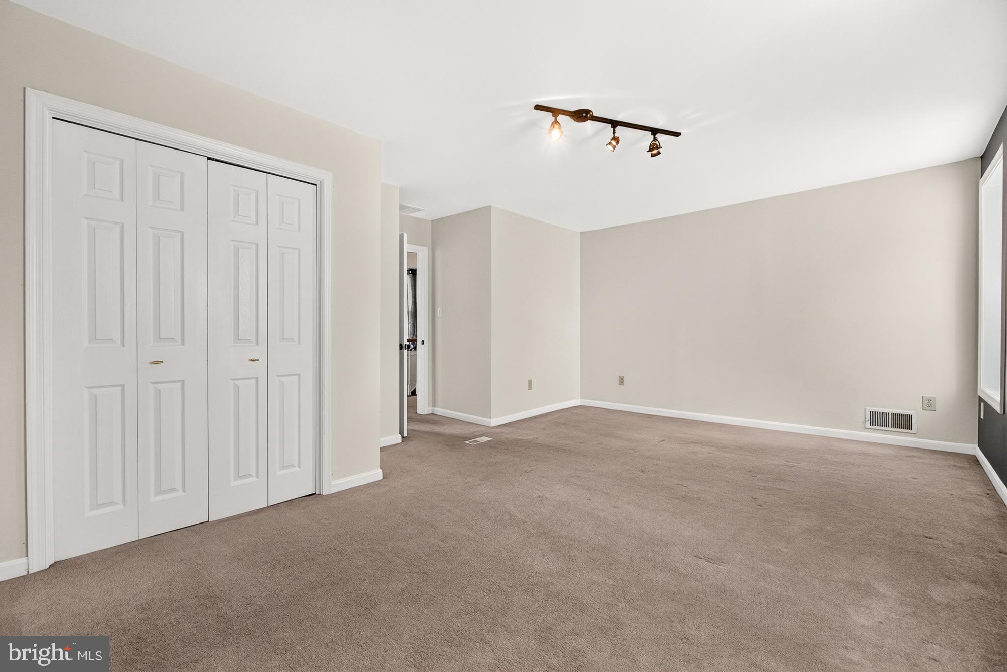 18854 Sandy Hook Road Knoxville, MD 21758 - Photo 24 of 59 Primary bedroom