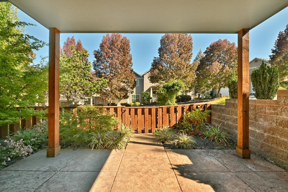 497 Park Ridge Place Ashland, OR 97520 - Photo 34 of 38 DSC_1326