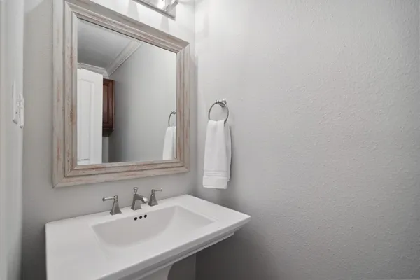 $2,900 | 768 Worthshire Street, Houston, TX 77008