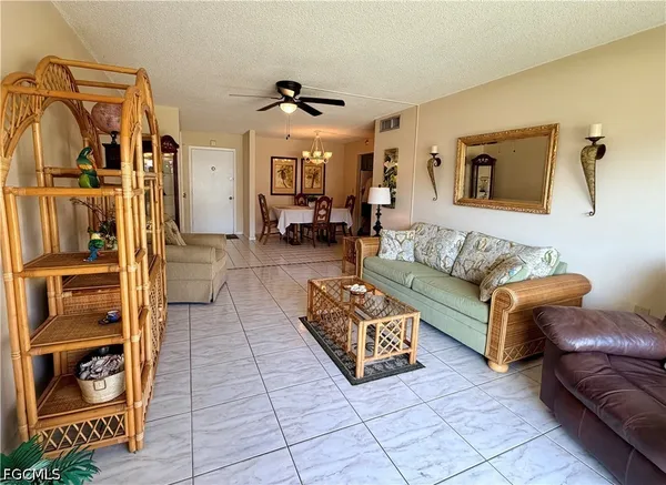 $985 | 3706 Broadway, Unit 5, Fort Myers, FL 33901