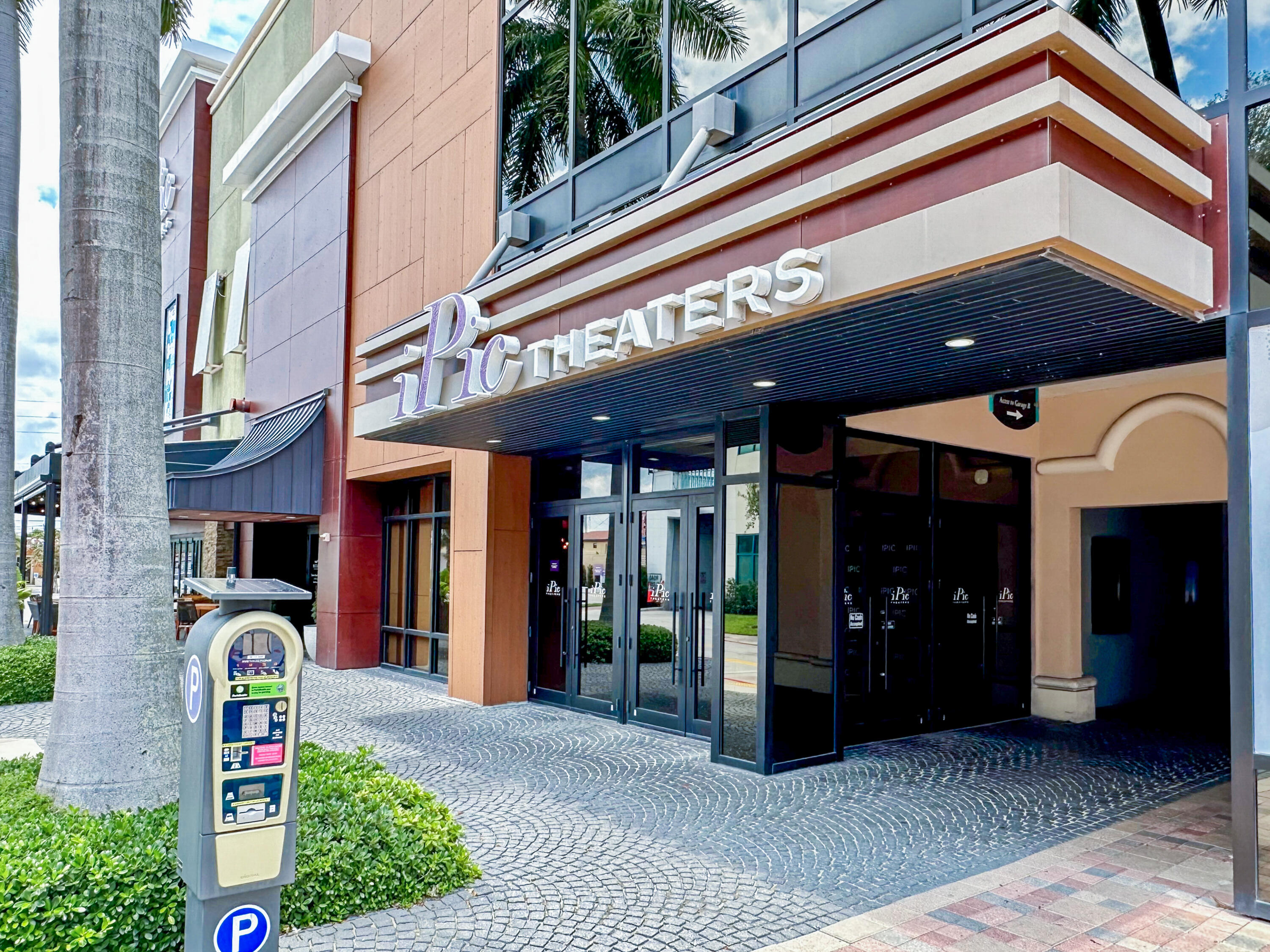 485 East Royal Palm Road, Unit 403 Boca Raton, FL 33432 - Photo 61 of 74 a front view of a building with retail shops