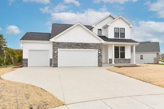 $659,900 | 9546 South Bergamont Drive, Franklin, WI 53132