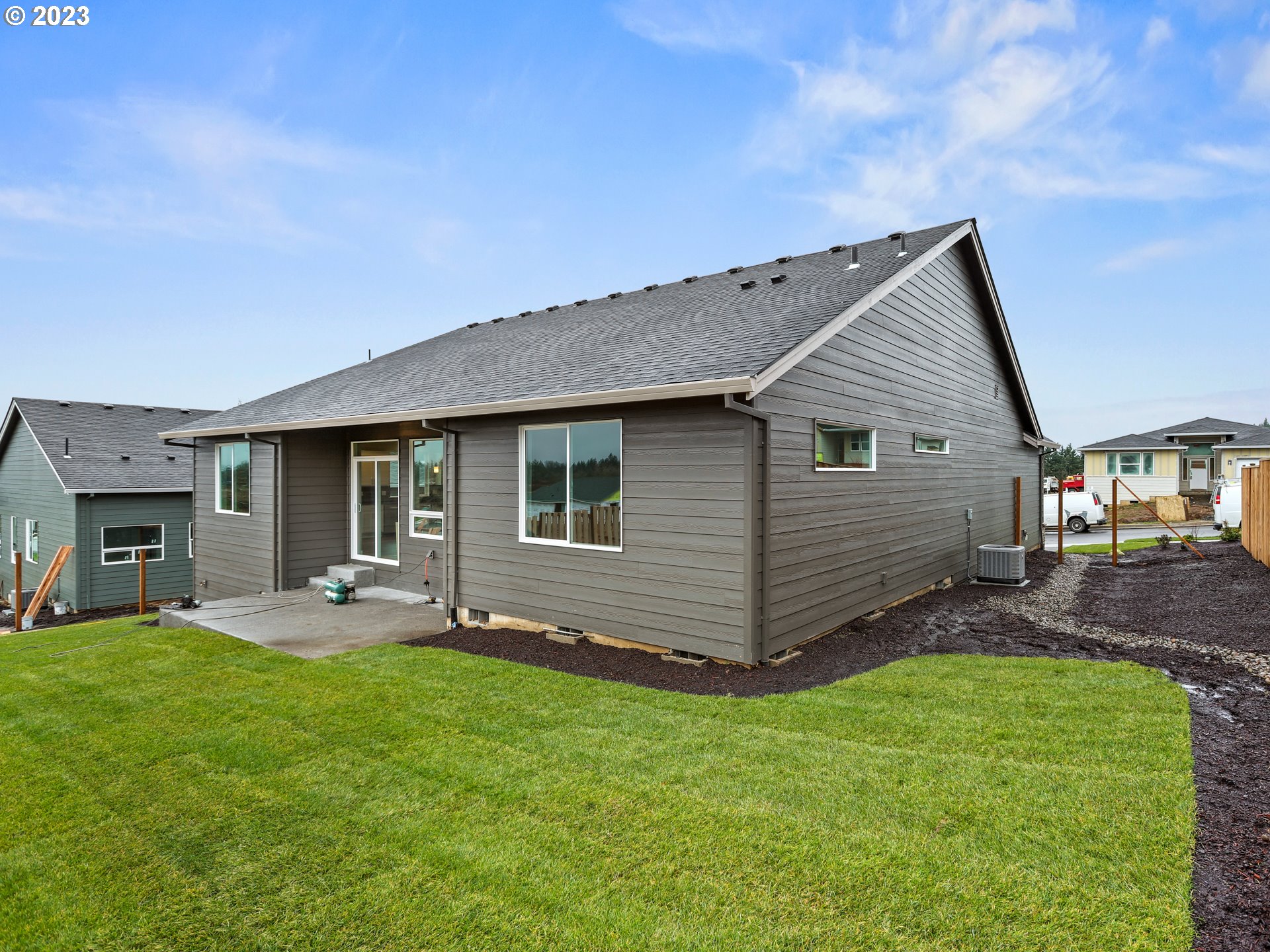 652 Northeast Pinebreak Drive Estacada, OR 97023 - Photo 35 of 40 a backyard of a house with table and chairs