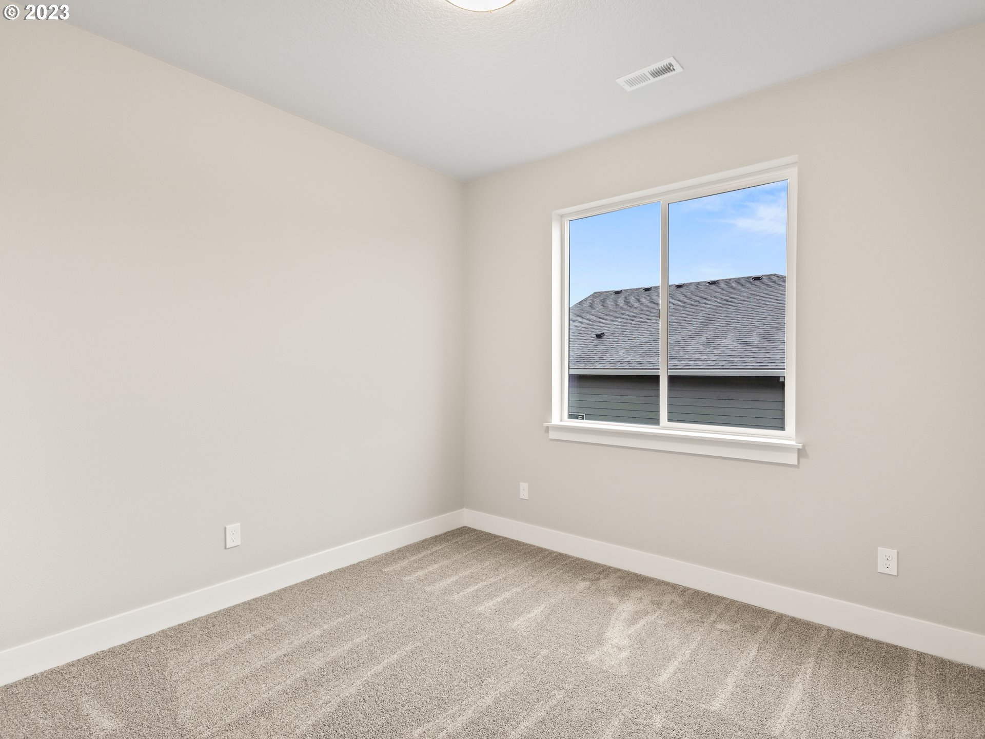 652 Northeast Pinebreak Drive Estacada, OR 97023 - Photo 5 of 40 an empty room with a window