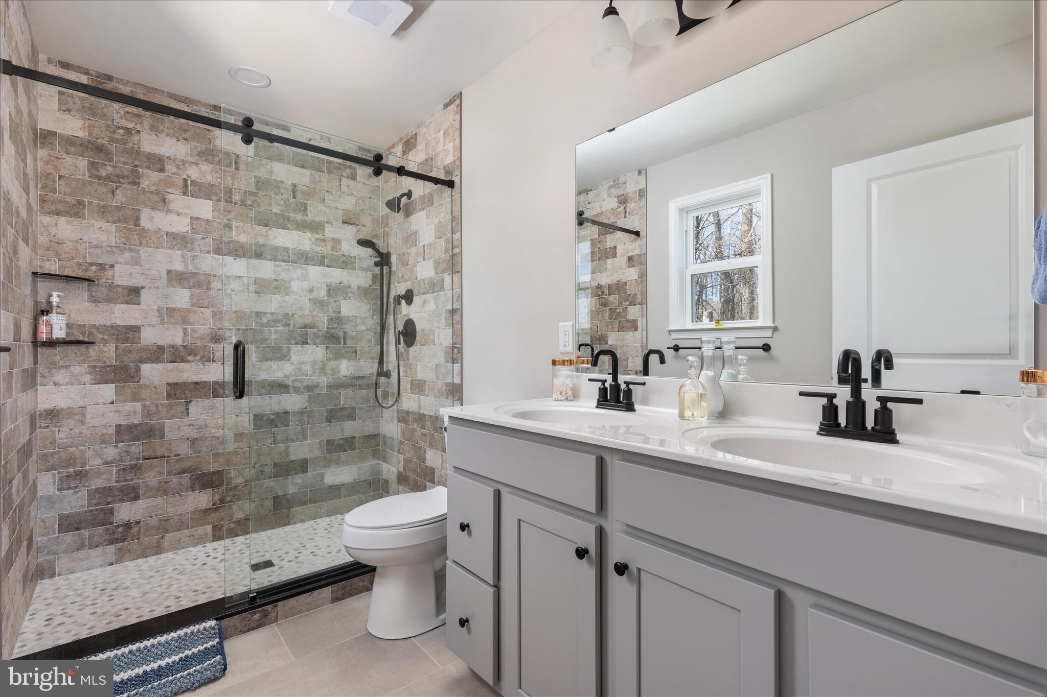 347 Riley Court Front Royal, VA 22630 - Photo 20 of 42 En-suite bathroom