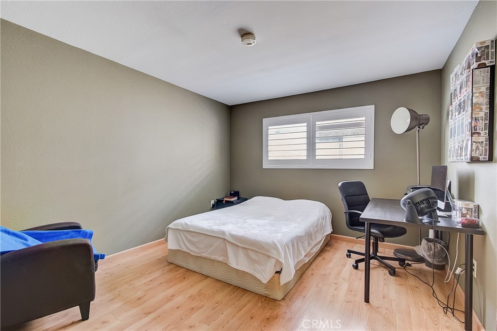 655 Alexander Street, Unit 3 Glendale, CA 91203 - Photo 15 of 26 a bedroom with a bed and a chair