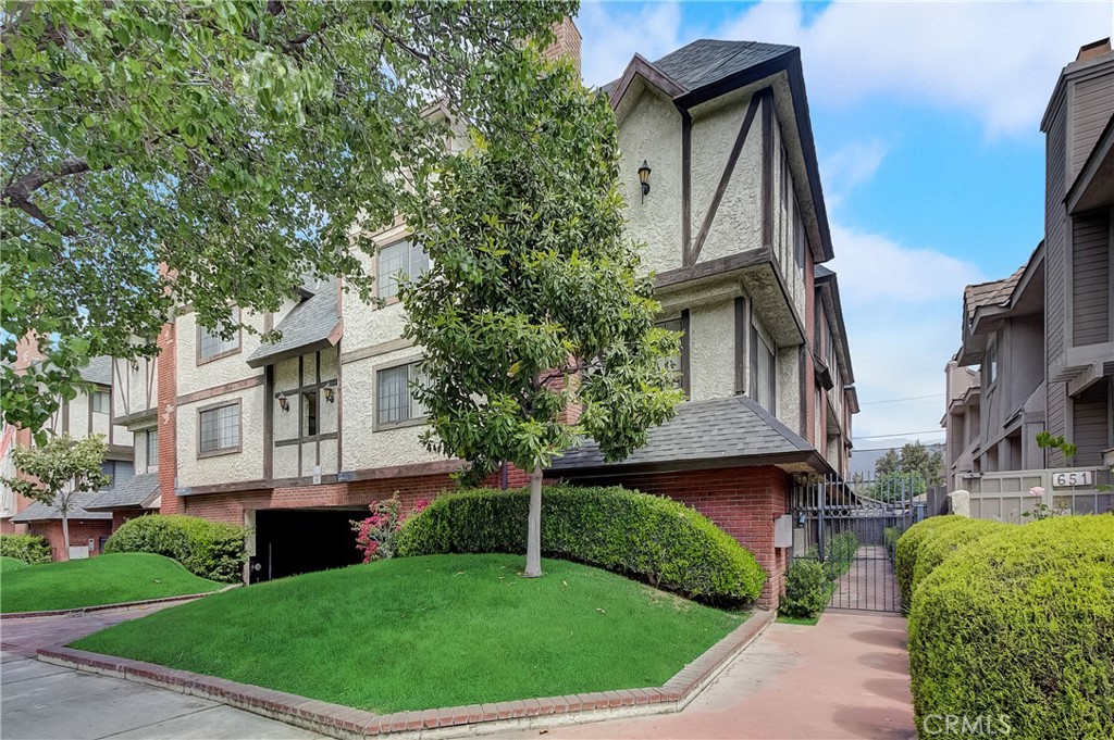 655 Alexander Street, Unit 3 Glendale, CA 91203 - Photo 24 of 26 a view of outdoor space yard and house
