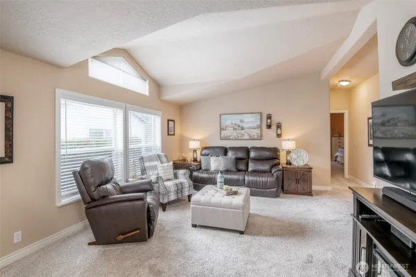 $180,000 | 15216 122nd Avenue East, Unit 3, Puyallup, WA 98374