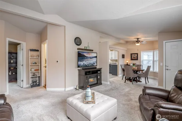 $180,000 | 15216 122nd Avenue East, Unit 3, Puyallup, WA 98374