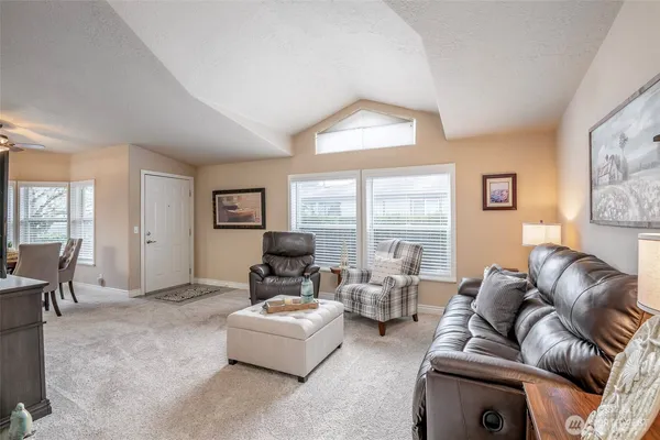 $180,000 | 15216 122nd Avenue East, Unit 3, Puyallup, WA 98374