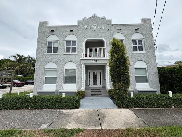 $1,700 | 3237 Southwest 4th Street, Unit 8, Miami, FL 33135