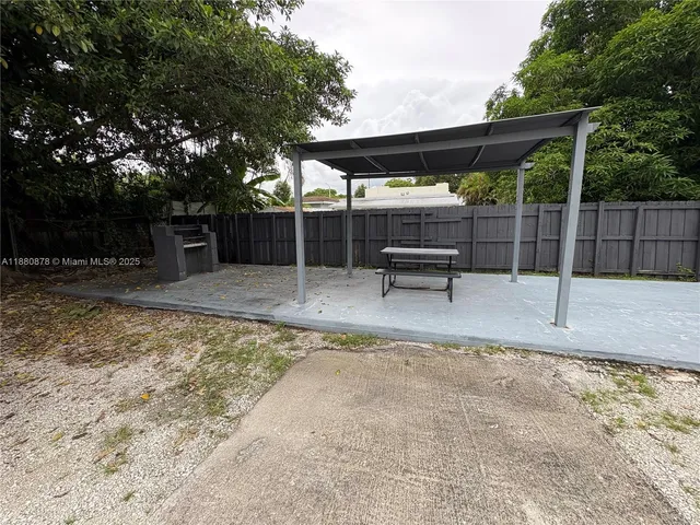 $1,700 | 3237 Southwest 4th Street, Unit 8, Miami, FL 33135