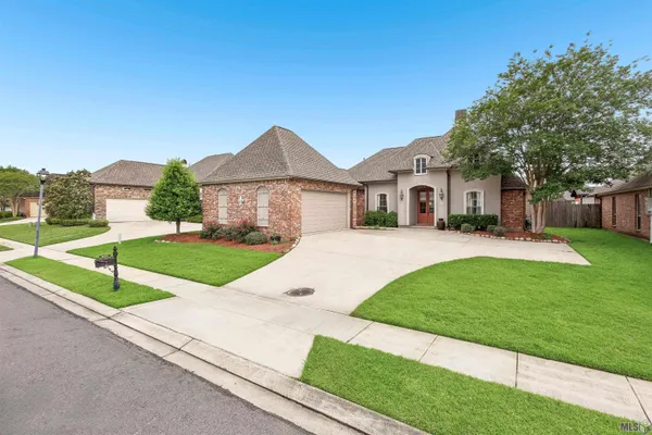 $449,000 | 9040 Spring Grove Drive, Baton Rouge, LA 70809